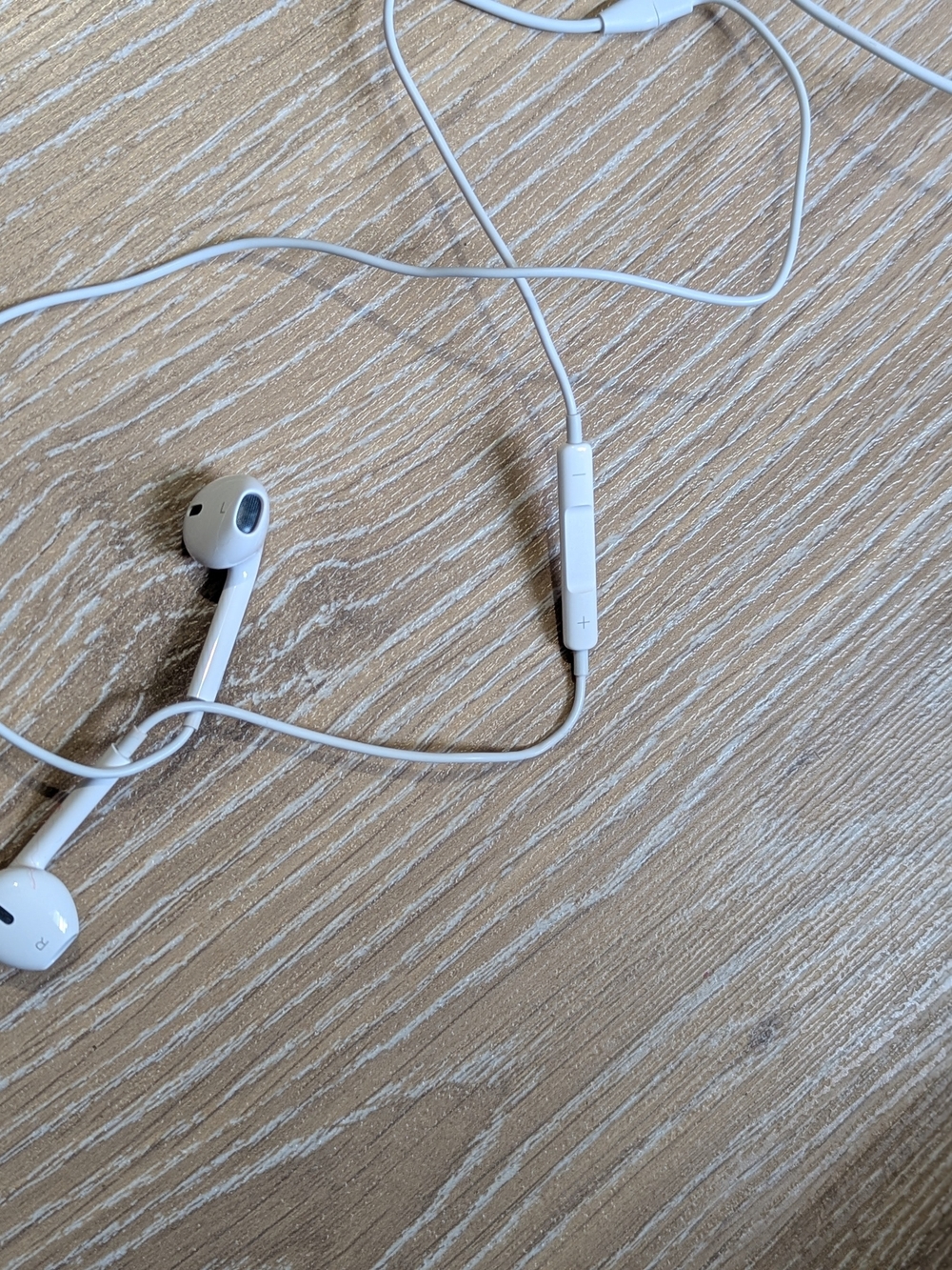 Apple White Wired Earbuds In-Line Remote - Picture 6 of 7